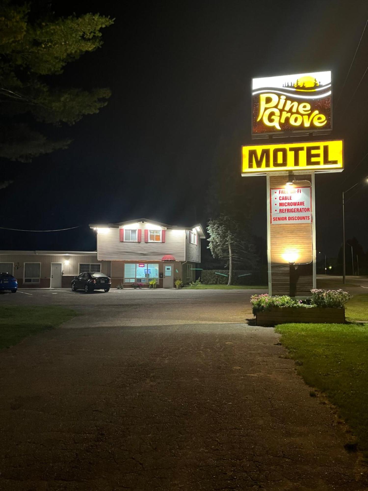Pine Grove Motel Sault Ste. Marie Buitenkant foto