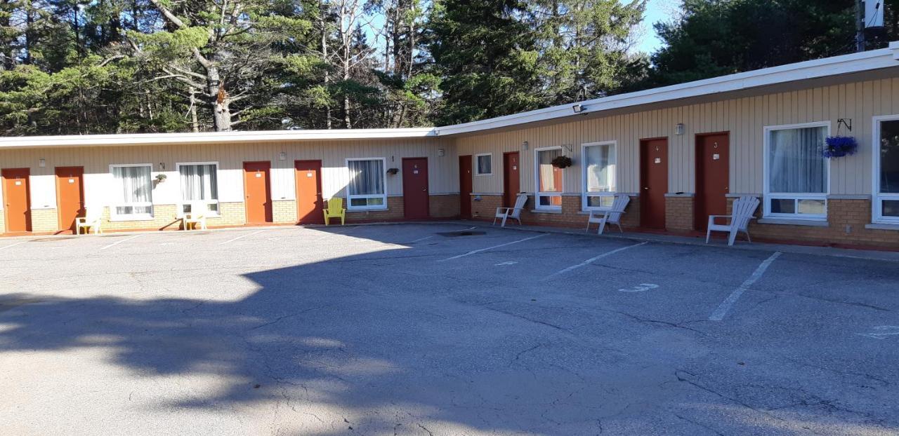 Pine Grove Motel Sault Ste. Marie Buitenkant foto