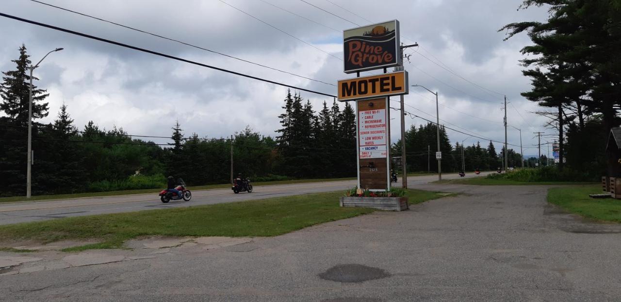 Pine Grove Motel Sault Ste. Marie Buitenkant foto