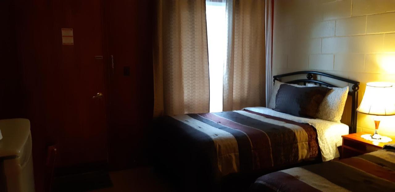 Pine Grove Motel Sault Ste. Marie Buitenkant foto